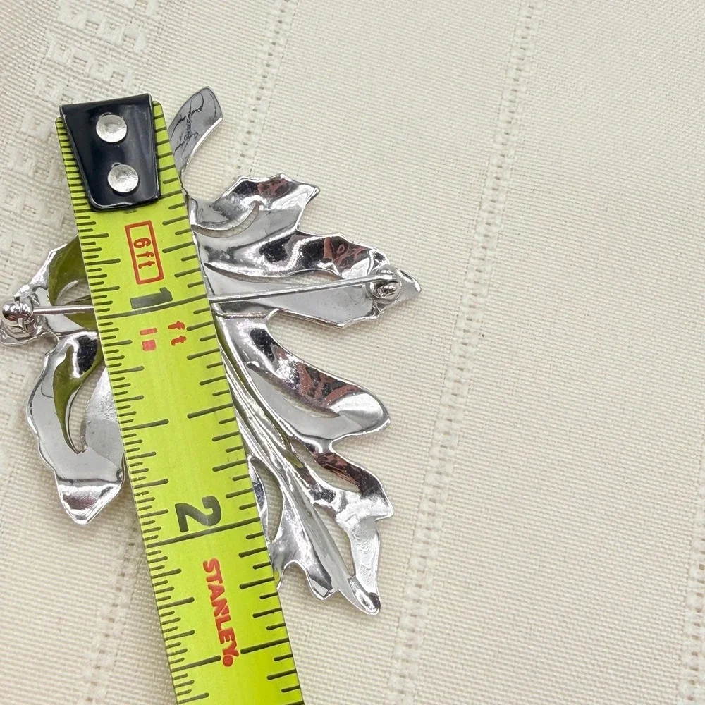 Vintage Shiny Cutout Silver Tone Leaf Foliage Autumn Pin Brooch